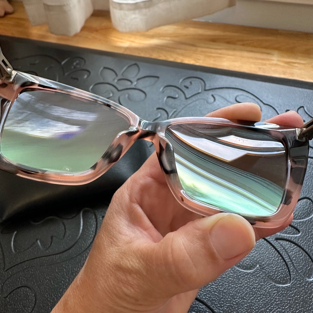 Diff Eyewear Becky Tortoise Shell Sunglasses - Picture 4 of 16